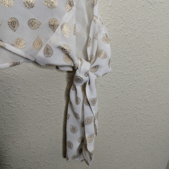 Michael Michael Kors Sheer Side Tie White Top with Gold Leaf Print Size 1X - Picture 3 of 8